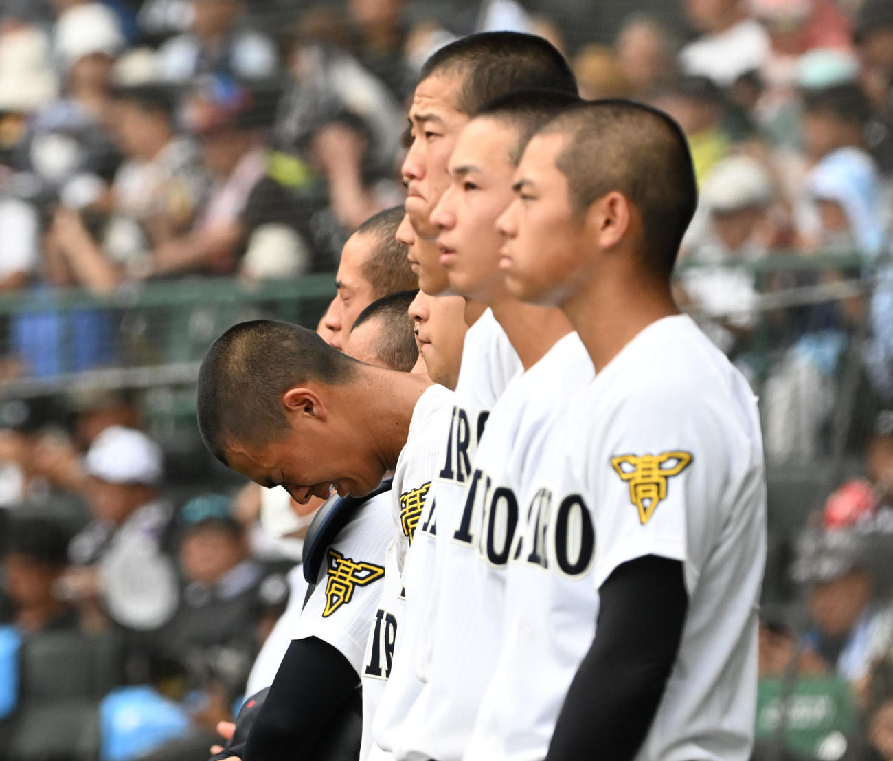 社対日大三　日大三に負け肩を落とす社ナイン（撮影・石井愛子）