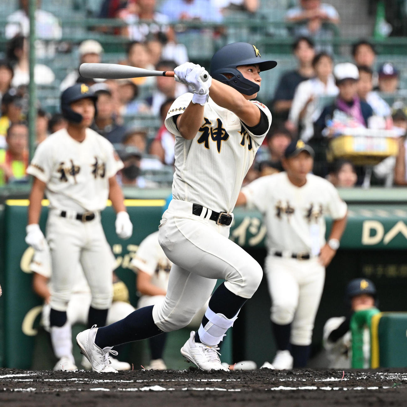 神村学園対立命館宇治　1回表神村学園2死二塁、中越えに先制の適時二塁打を放つ正林（撮影・和賀正仁）