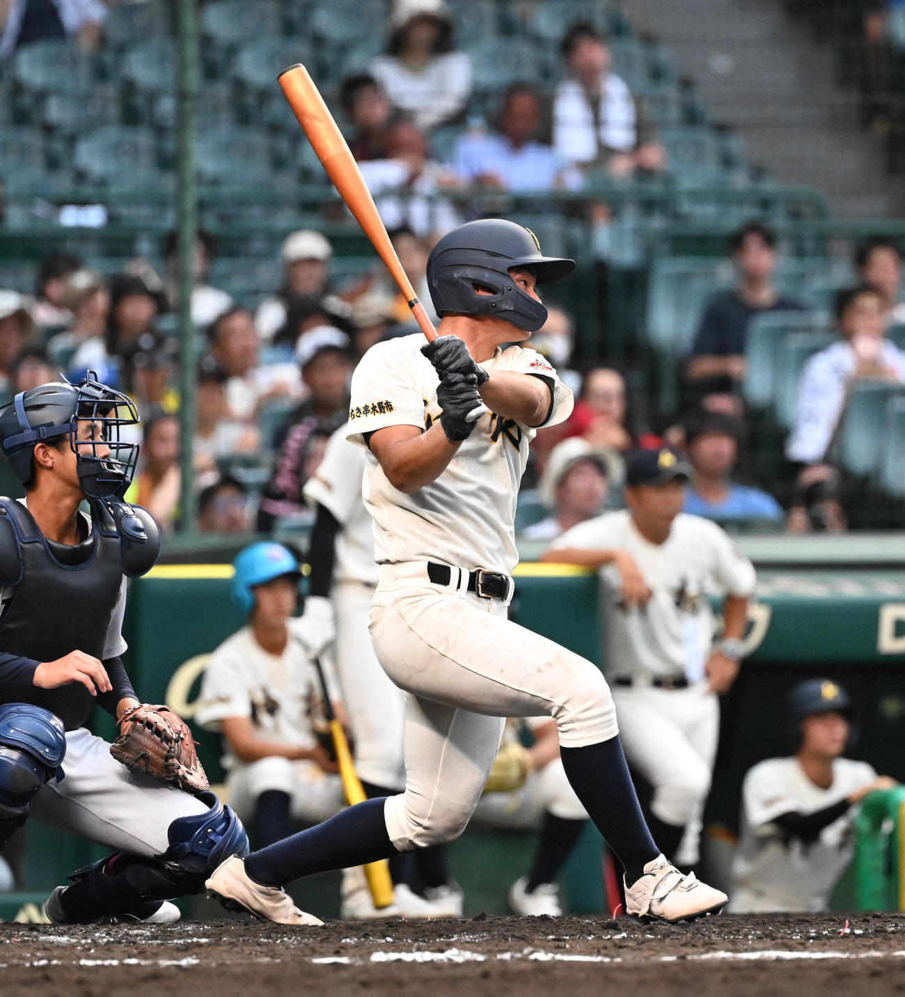 神村学園対立命館宇治　4回表神村学園2死一塁、左中間に適時三塁打を放つ今岡歩夢（撮影・和賀正仁）