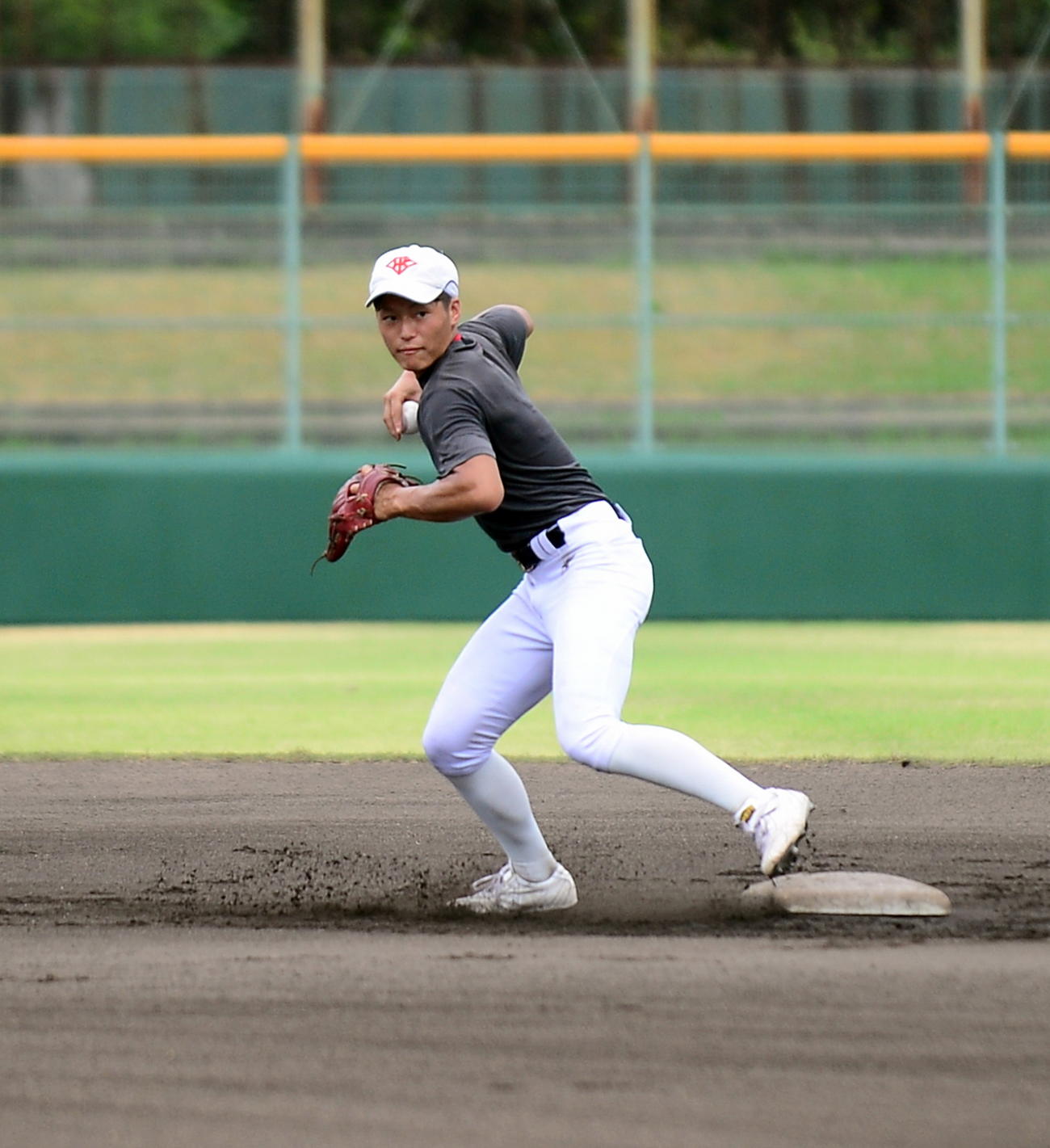 ノックで軽快な動きを見せる浜松開誠館・吉松