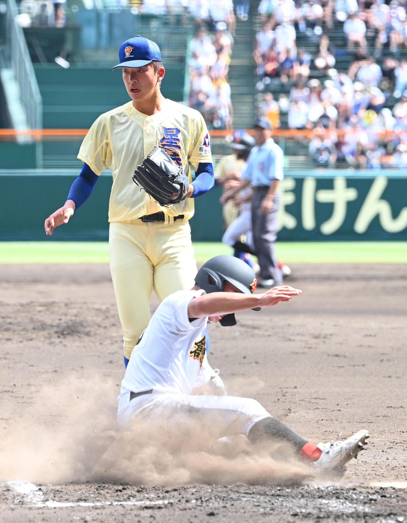 星稜対創成館　1回裏創成館2死満塁、暴投でこの回2点目を失う武内、走者は松崎（撮影・和賀正仁）
