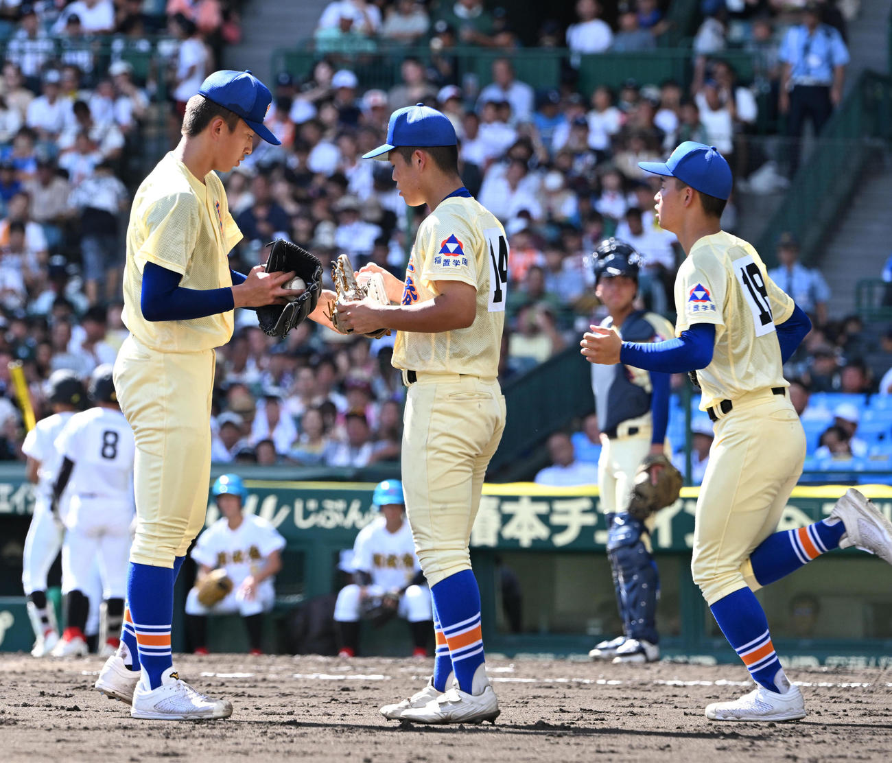 星稜対創成館　2回途中で降板する星稜・武内（撮影・和賀正仁）