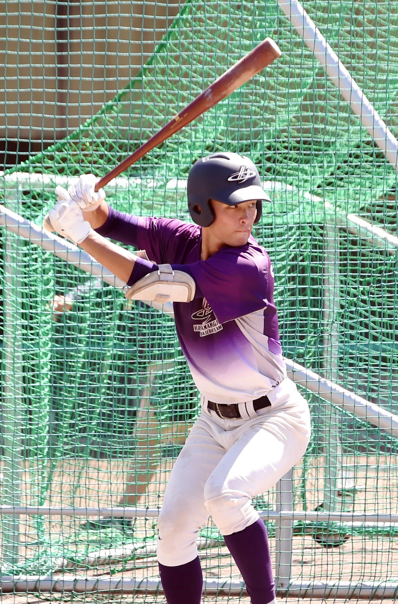フリー打撃で打ち込む花巻東・広内