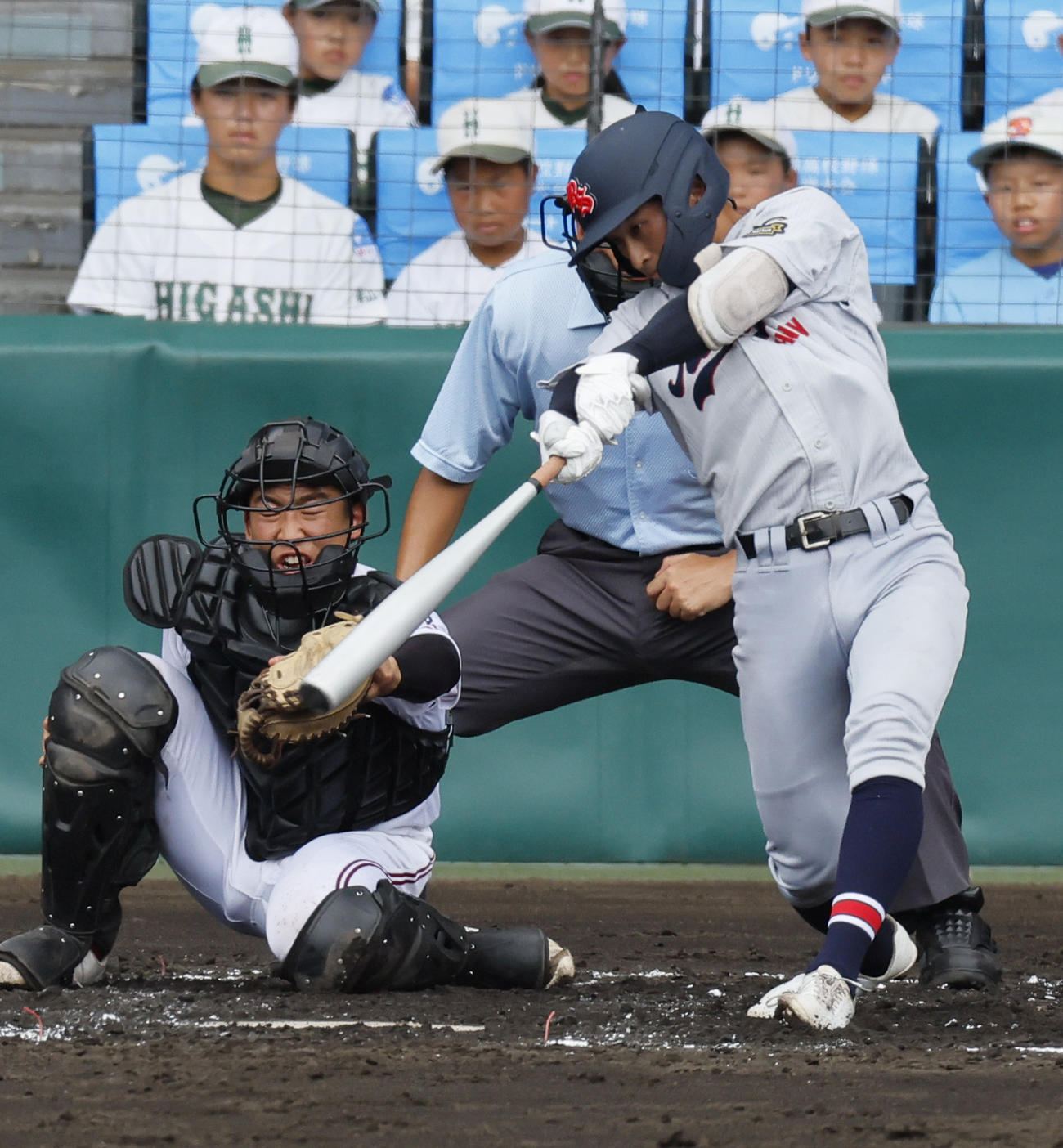 立正大淞南対広陵　2回表立正大淞南2死一、二塁、竹内は先制の右前適時打を放つ（撮影・上山淳一）