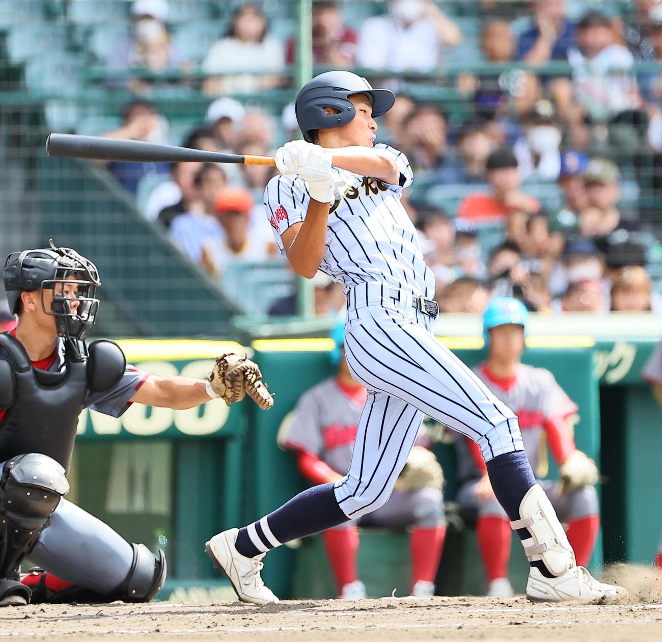 東海大熊本星翔対浜松開誠館　7回表東海大熊本星翔無死、川道は左前打を放つ（撮影・上田博志）