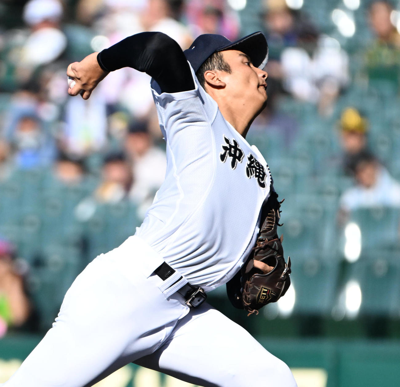 いなべ総合学園対沖縄尚学　沖縄尚学先発の東恩納（撮影・石井愛子）