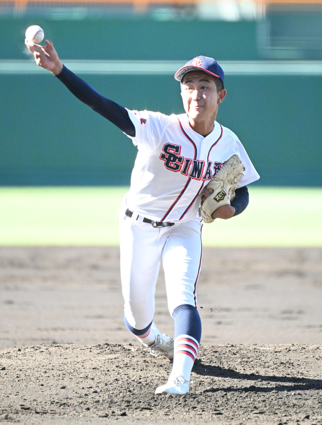 いなべ総合学園対沖縄尚学　いなべ総合学園先発の水野（撮影・石井愛子）