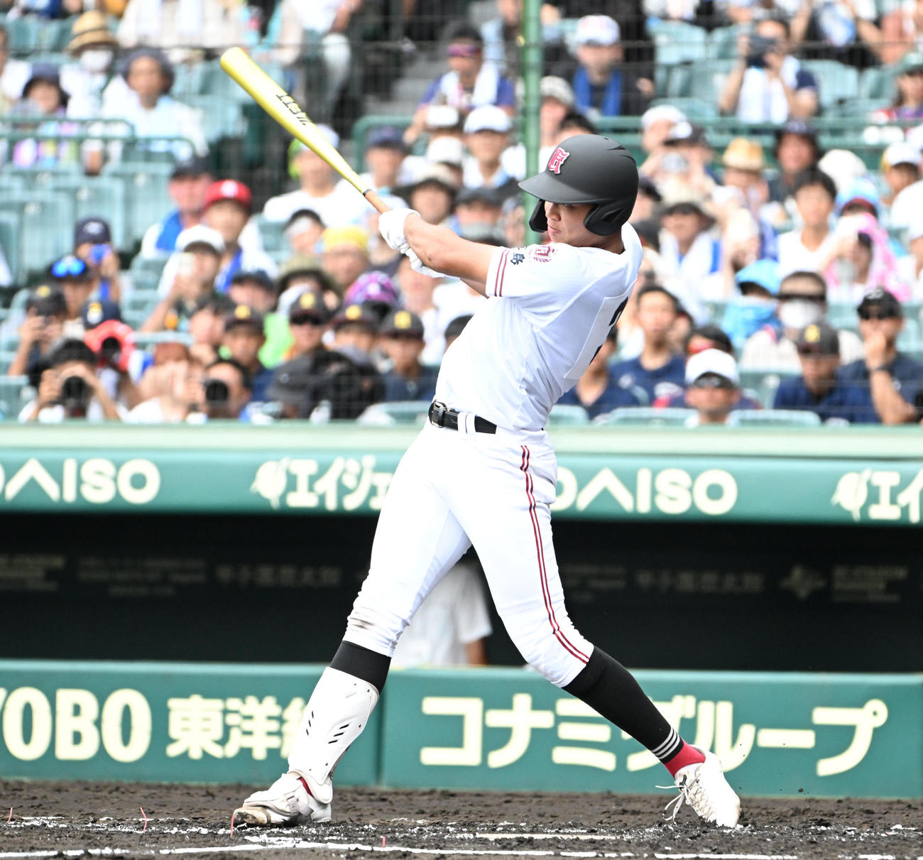 立正大淞南対恋広陵　1回裏広陵2死、真鍋は左安打を放つ（撮影・石井愛子）