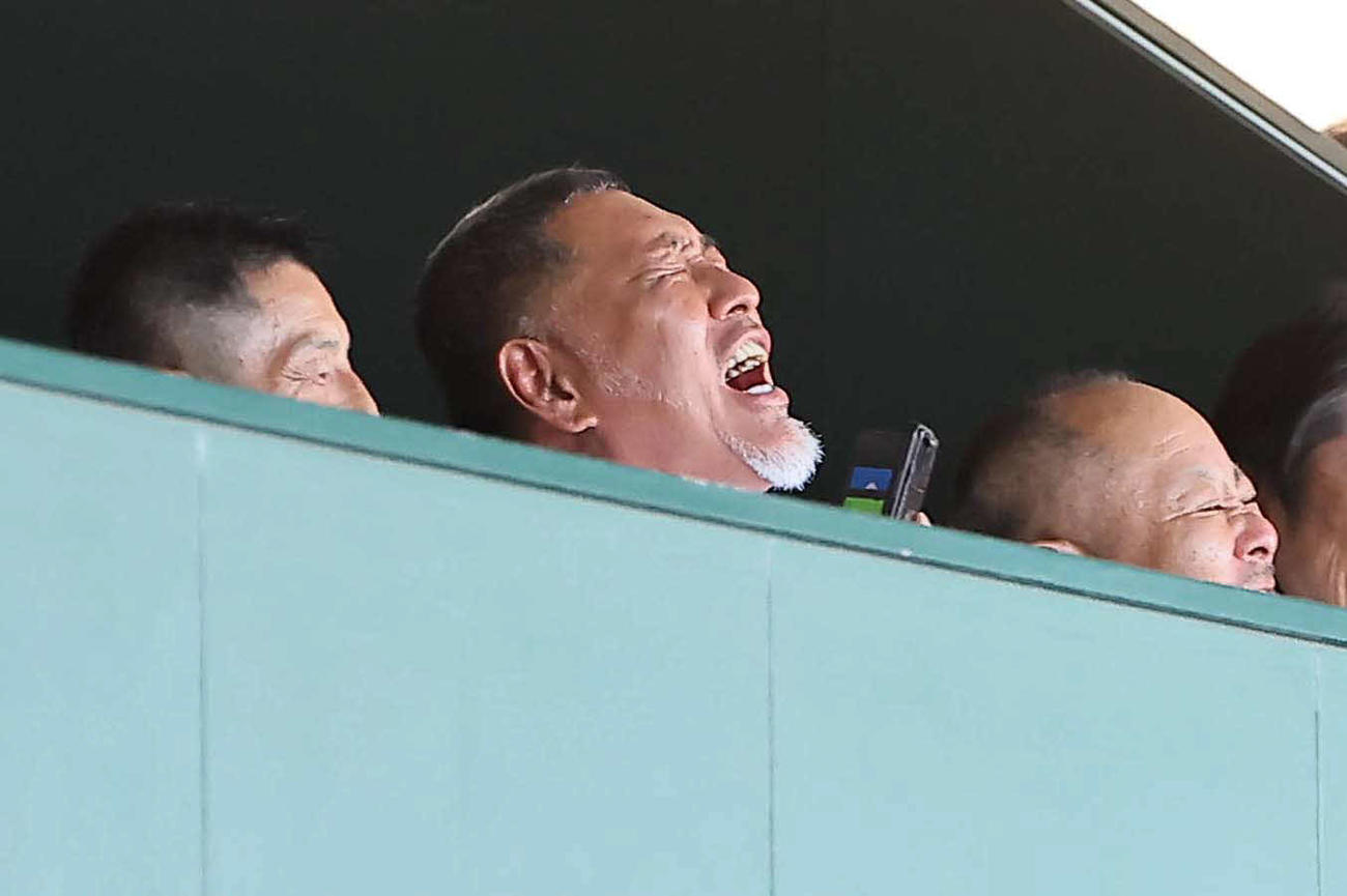 北陸対慶応　代打で登場した息子の清原勝児が左飛に倒れ悔しそうな表情を見せる清原和博氏（撮影・上田博志）