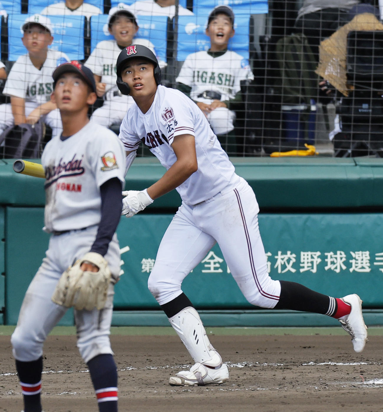 立正大淞南対広陵　6回裏広陵2死満塁、真鍋は左に適時3点二塁打を放つ。投手日野（撮影・上山淳一）