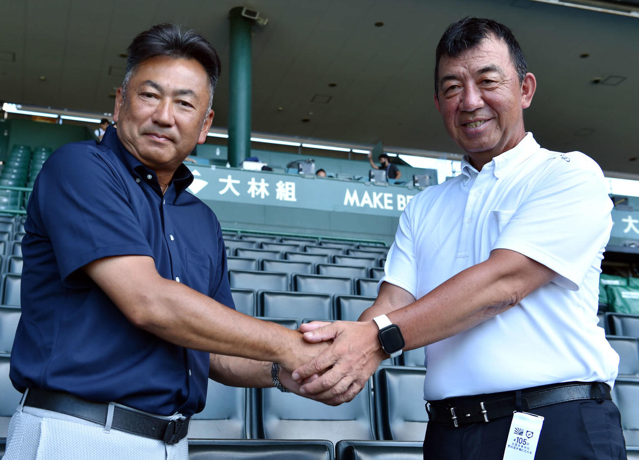 監督対談に臨んだ八戸学院光星・仲井監督（左）とノースアジア大明桜・輿石監督