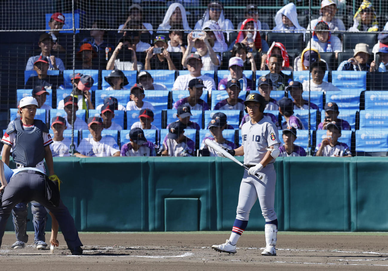 北陸対慶応　7回裏慶応無死、代打で打席に臨む清原（撮影・藤尾明華）