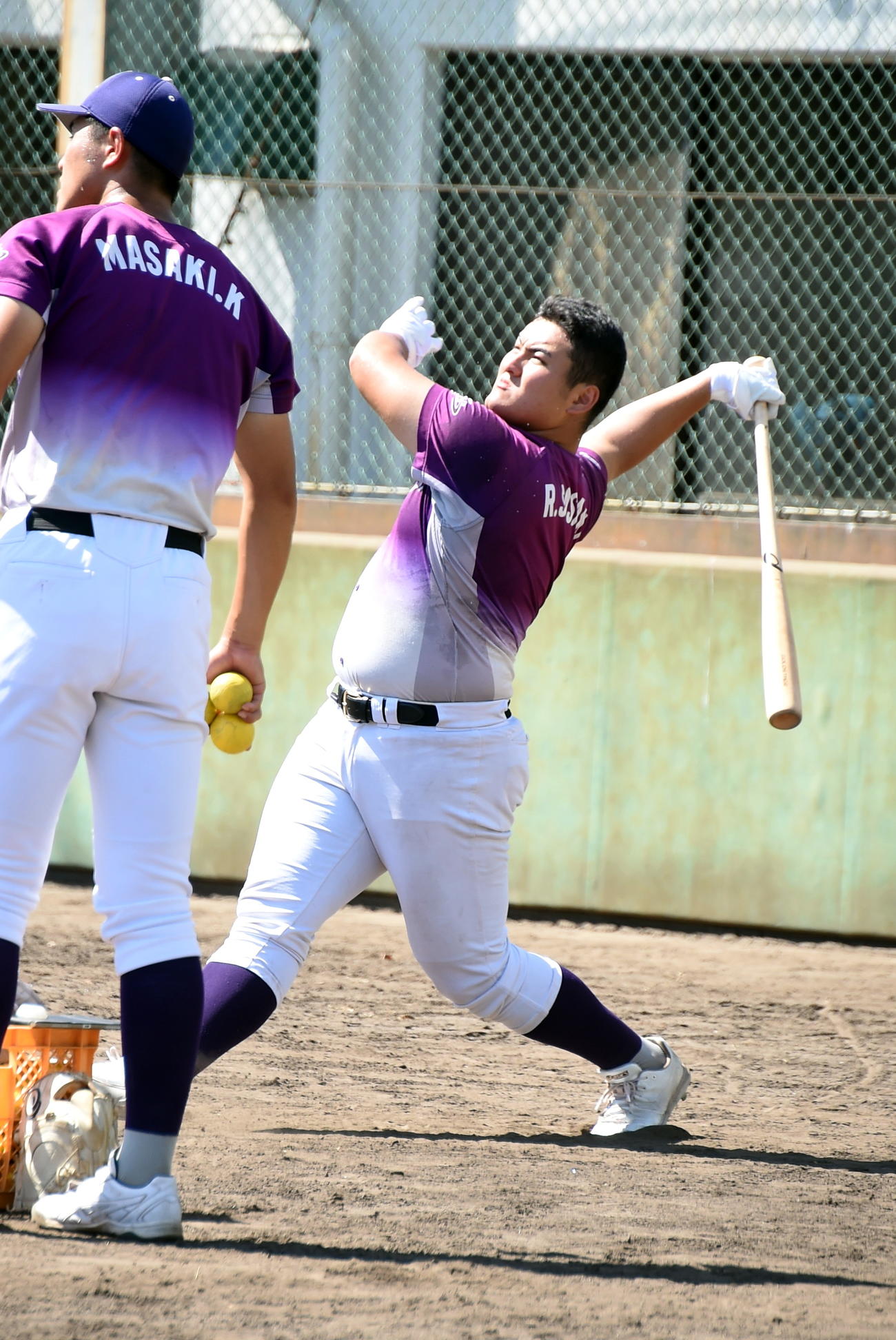 ロングティーで汗を流す花巻東・佐々木麟（撮影・山田愛斗）