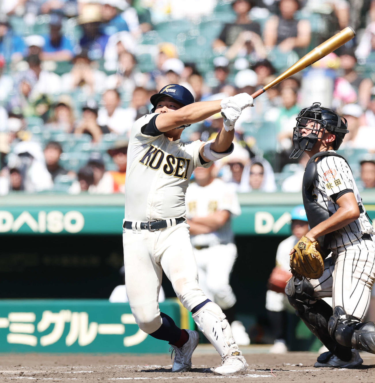 八戸学院光星対ノースアジア大明桜　7回表八戸学院光星2死一、二塁、左越え3点本塁打を放つ藤原（撮影・宮地輝）