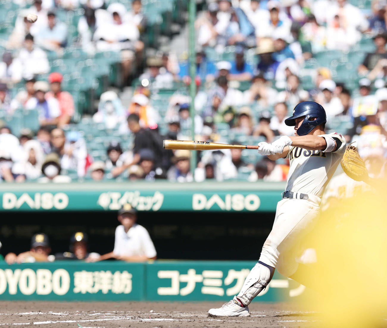 八戸学院光星対ノースアジア大明桜　7回表八戸学院光星2死一、二塁、左越え3点本塁打を放つ藤原（撮影・宮地輝）