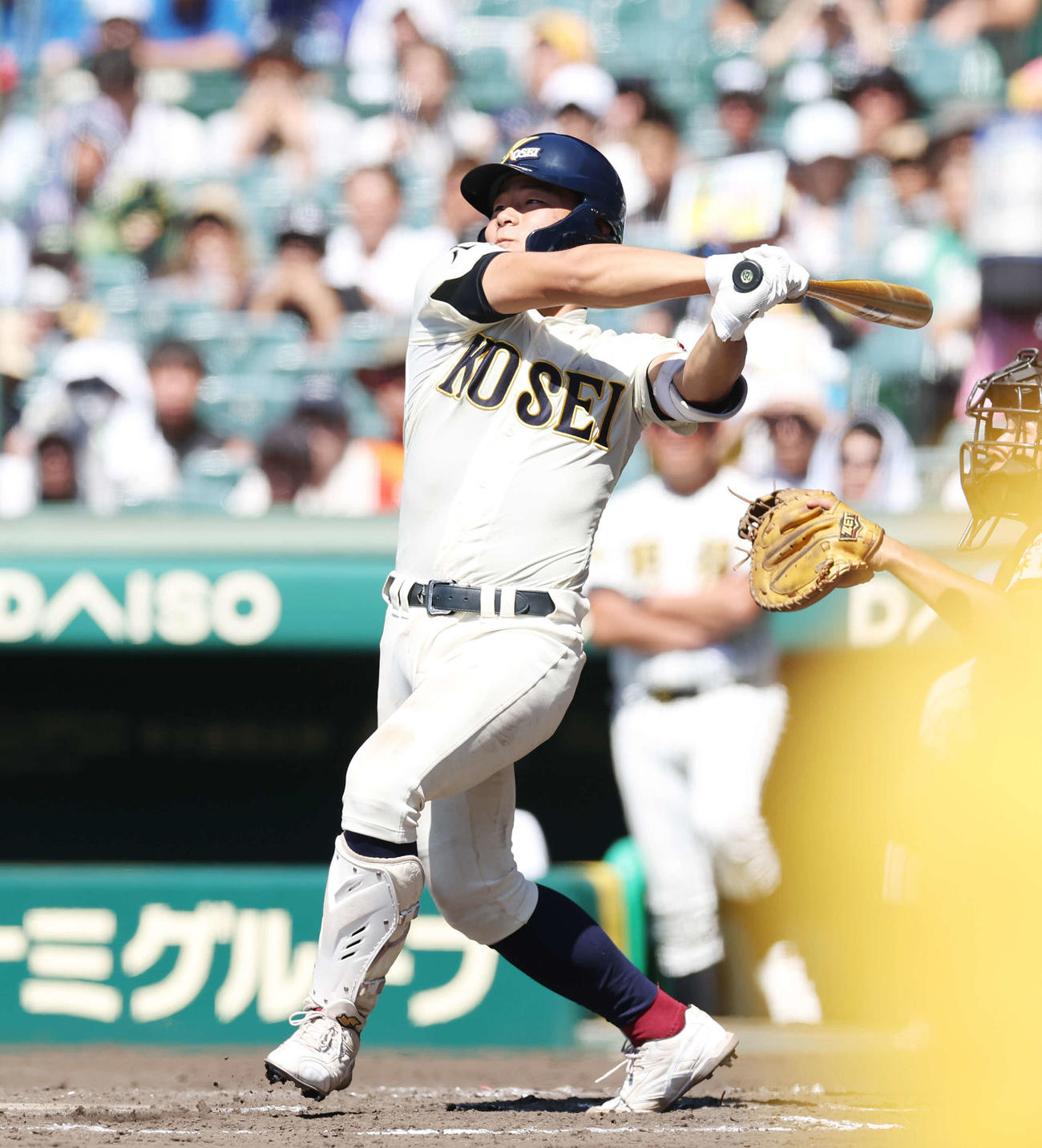 八戸学院光星対ノースアジア大明桜　7回表八戸学院光星2死一、二塁、左越え3点本塁打を放つ藤原（撮影・宮地輝）