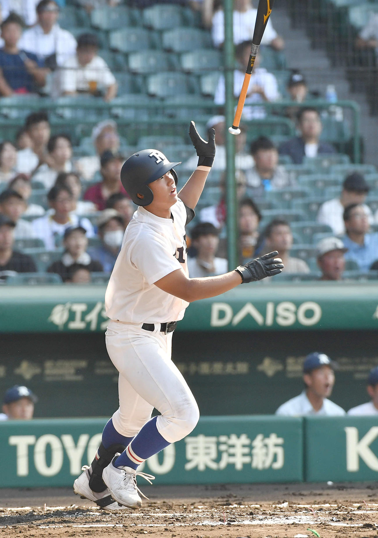 高知中央対履正社　1回裏履正社1死一、二塁、森田は先制の右越え適時二塁打を放つ（撮影・岩下翔太）
