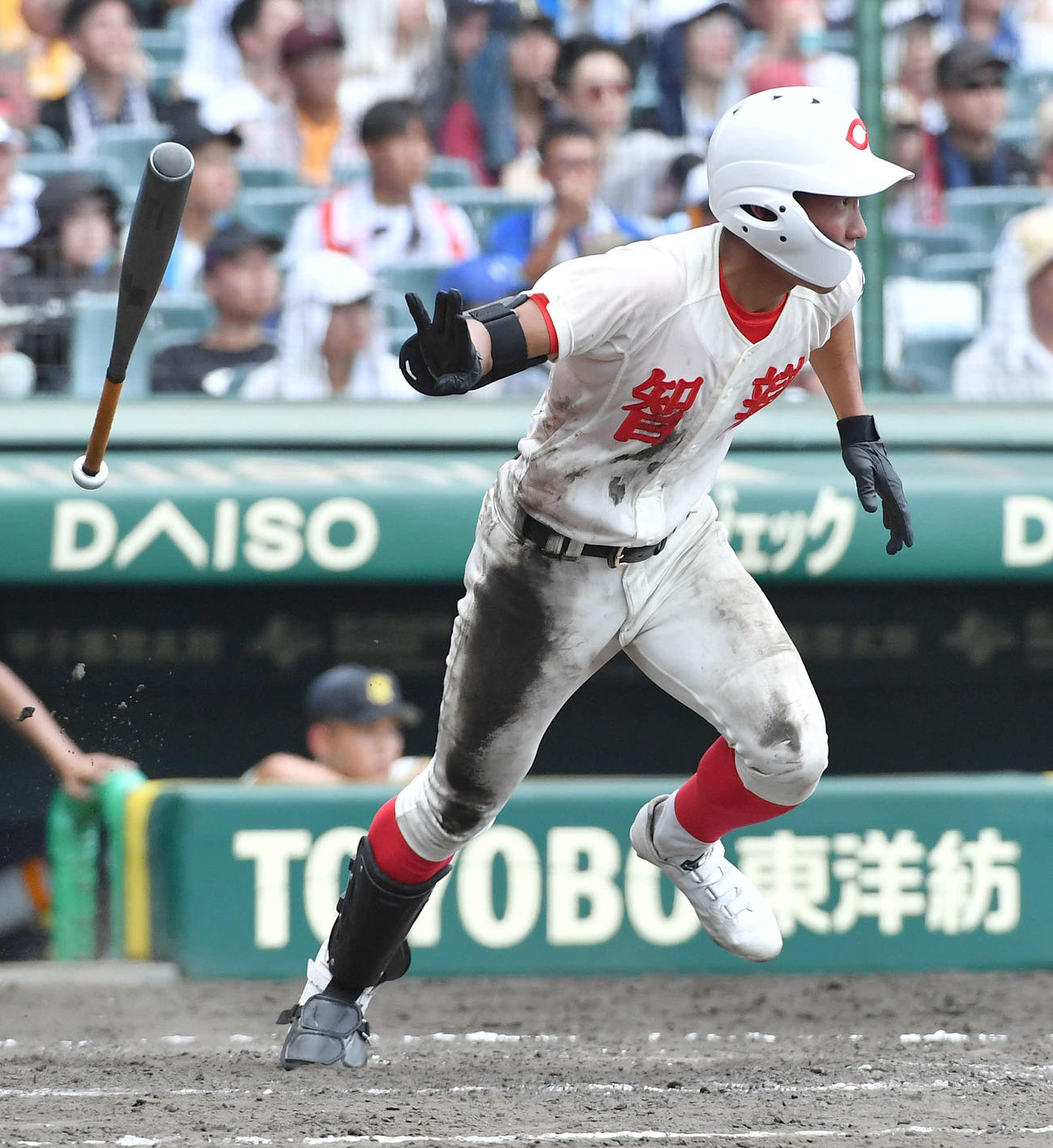 智弁学園対徳島商　5回表智弁学園2死一、二塁、川原崎は勝ち越しの2点適時中二塁打を放つ（撮影・岩下翔太）