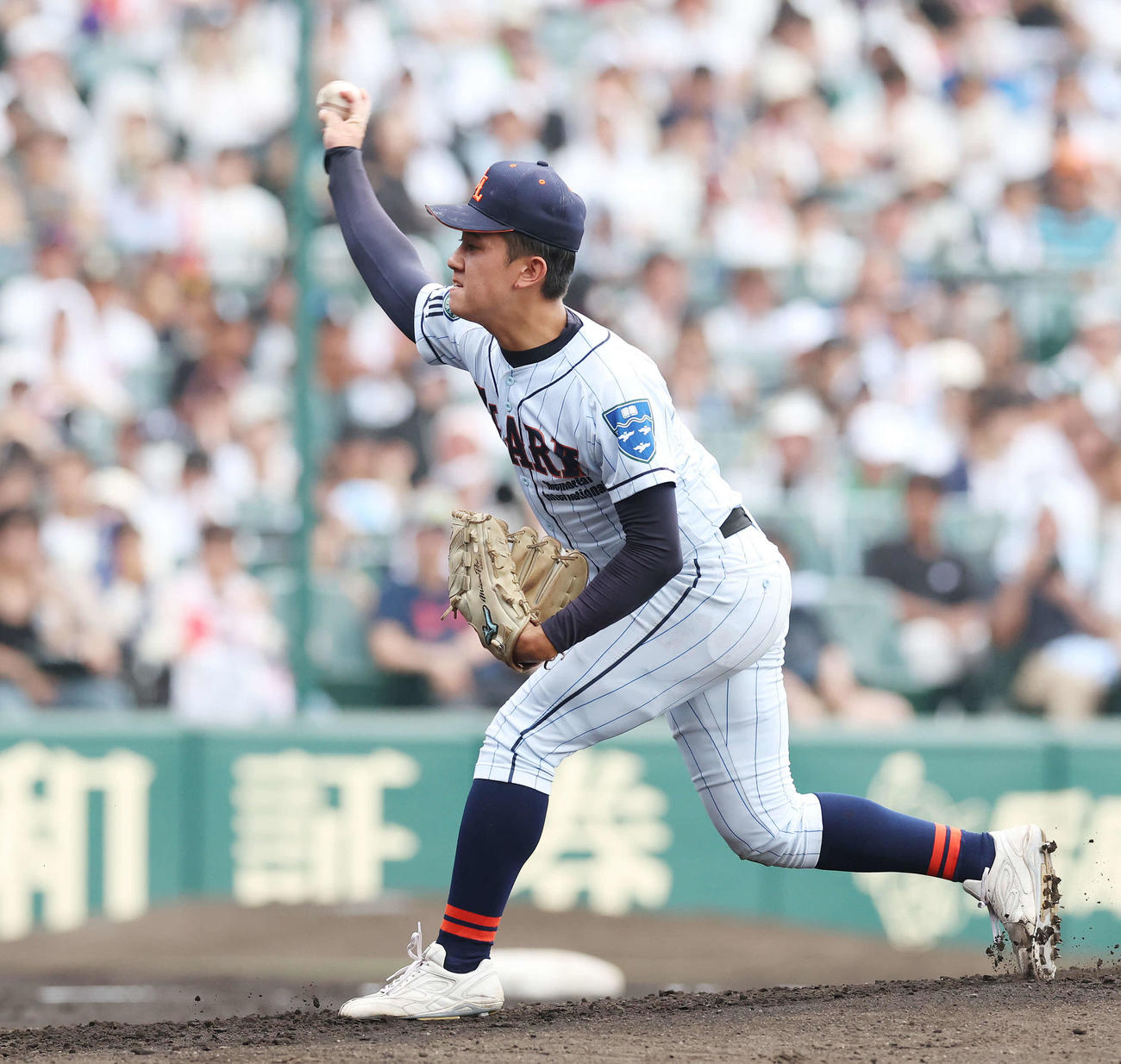 クラーク対花巻東　クラーク先発の新岡（撮影・宮地輝）