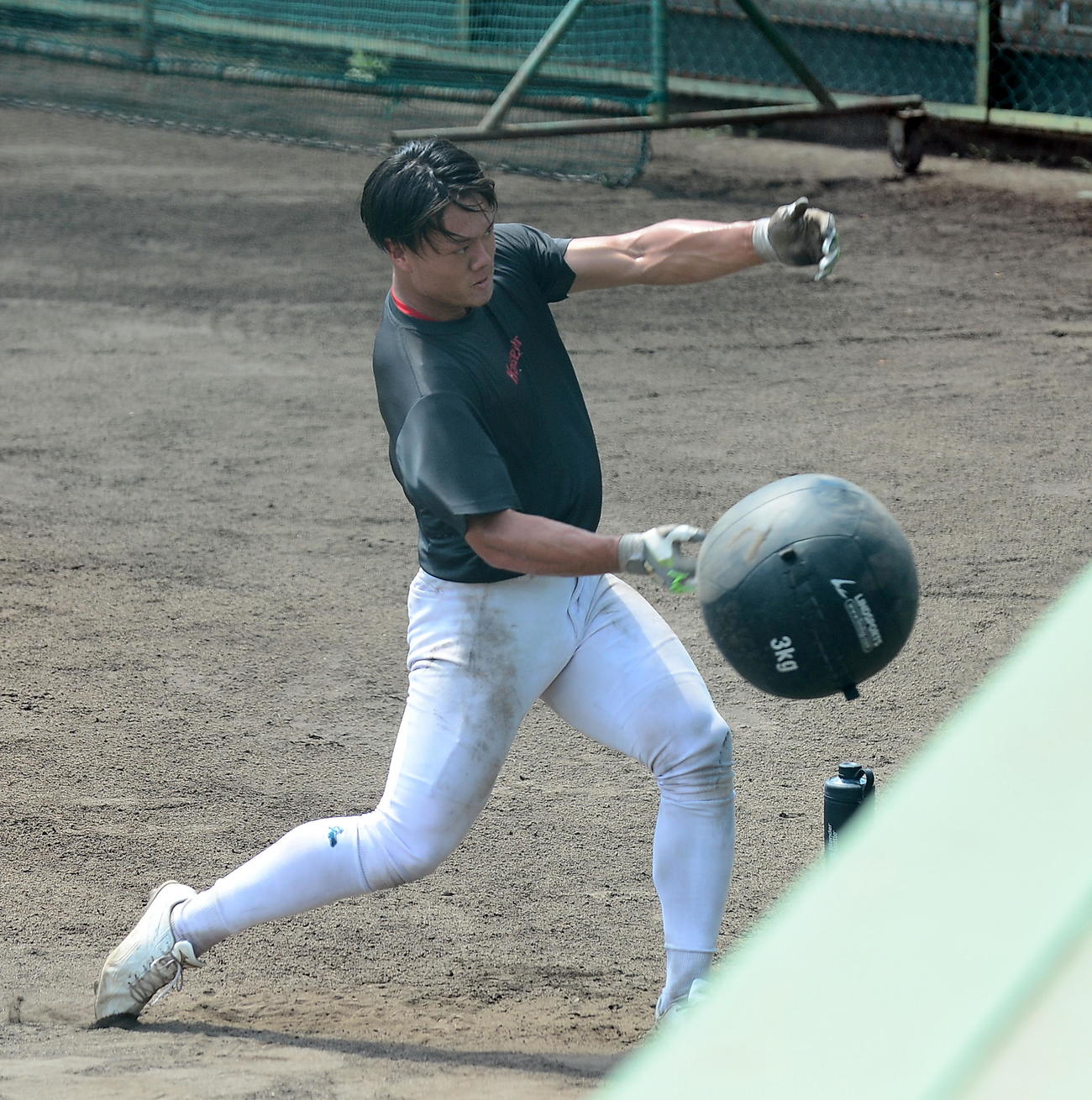 トレーニングに励む浜松開誠館・新妻