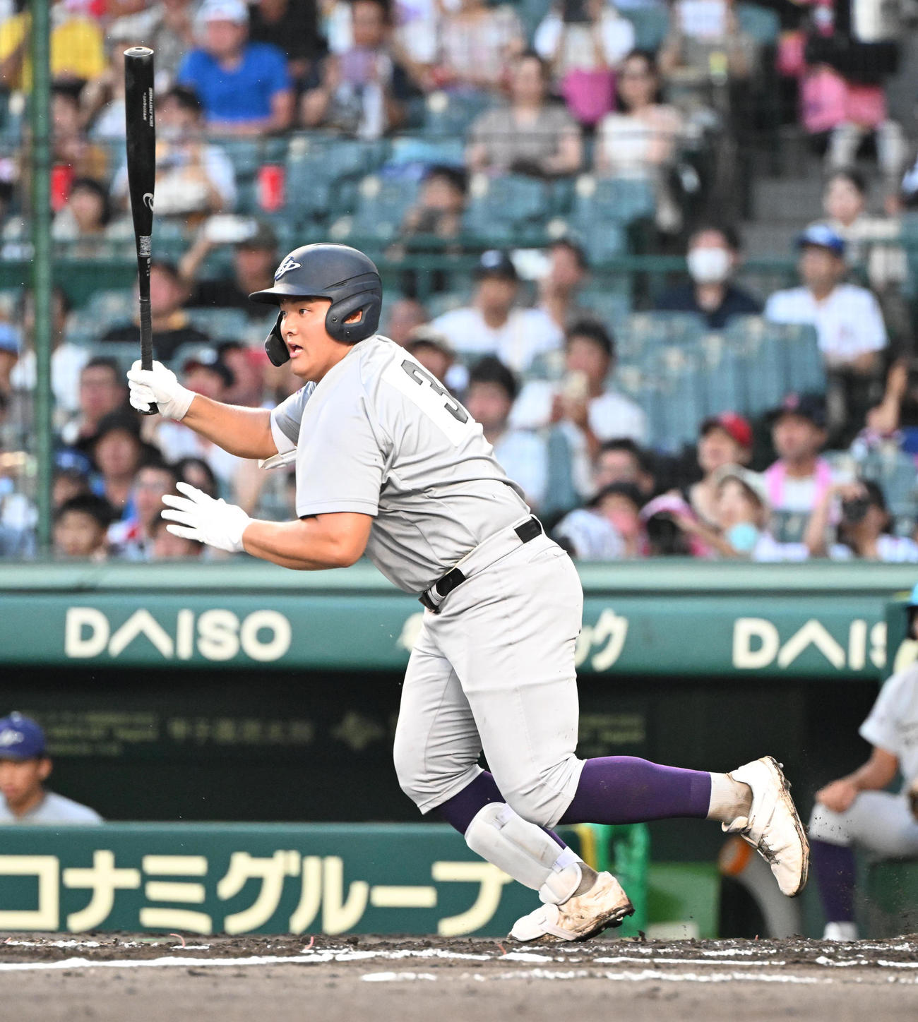 クラーク対花巻東　8回裏花巻東1死一塁、遊ゴロに倒れる佐々木麟（撮影・和賀正仁）