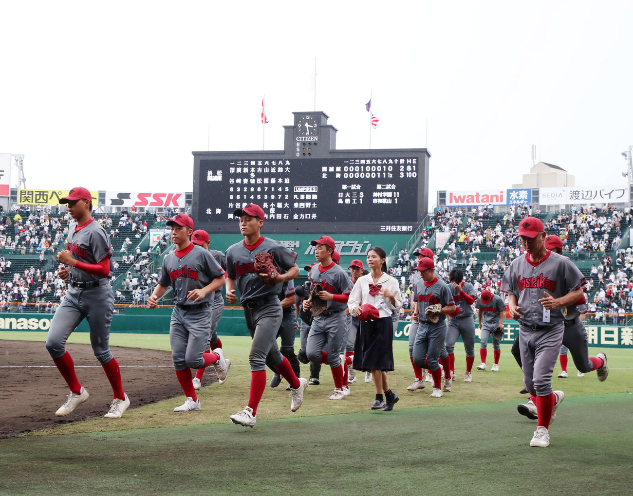 浜松開誠館対北海　北海にサヨナラ負けの浜松開誠館ナイン（撮影・加藤哉）