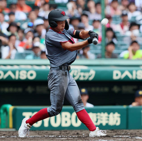 浜松開誠館対北海　4回表浜松開誠館無死三塁、吉松は左飛を打ち上げ犠飛となる（撮影・加藤哉）