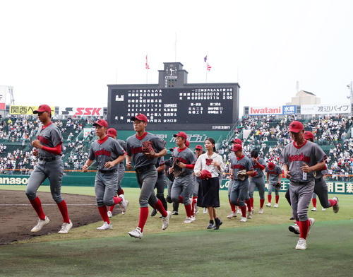浜松開誠館対北海　北海にサヨナラ負けの浜松開誠館ナイン（撮影・加藤哉）