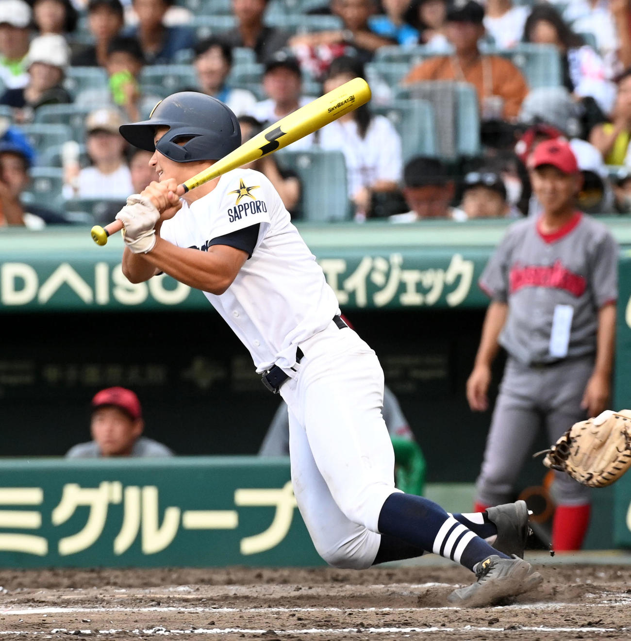 浜松開誠館対北海　8回裏北海1死二塁、小保内は中前同点適時打を放つ（撮影・前岡正明）