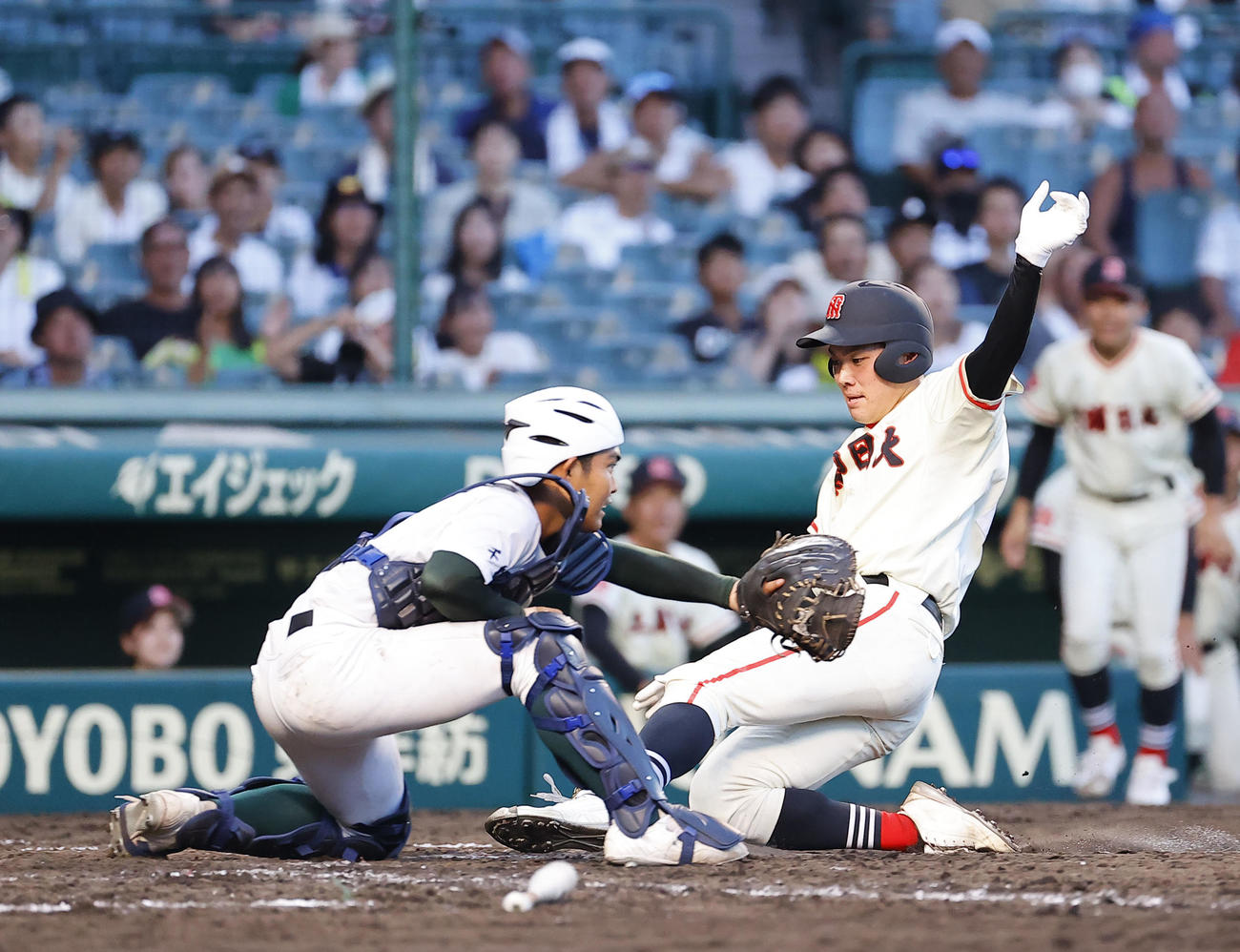 専大松戸対土浦日大　5回裏土浦日大2死満塁、後藤の左前に2点適時打で生還する藤本（撮影・藤尾明華）