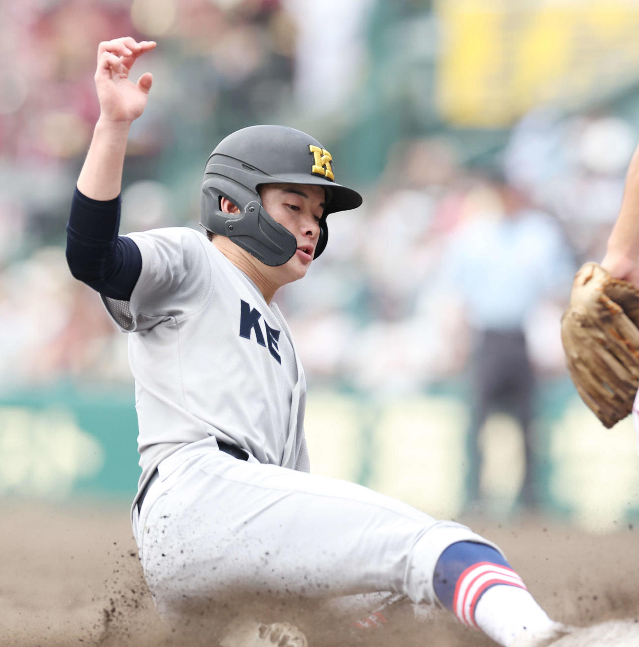 慶応対広陵　1回表慶応1死二塁、三塁盗塁を決める丸田（撮影・宮地輝）