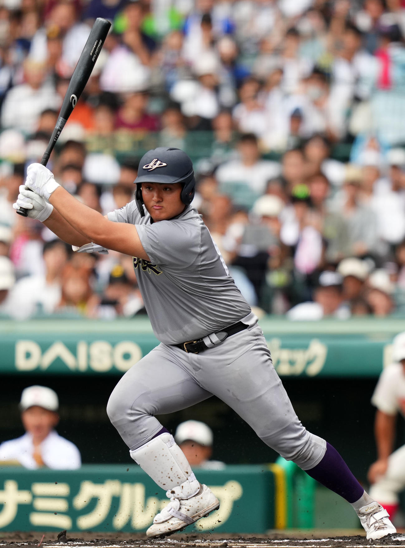 花巻東対智弁学園　1回表花巻東1死一塁、左前打を放つ佐々木麟（撮影・横山健太）