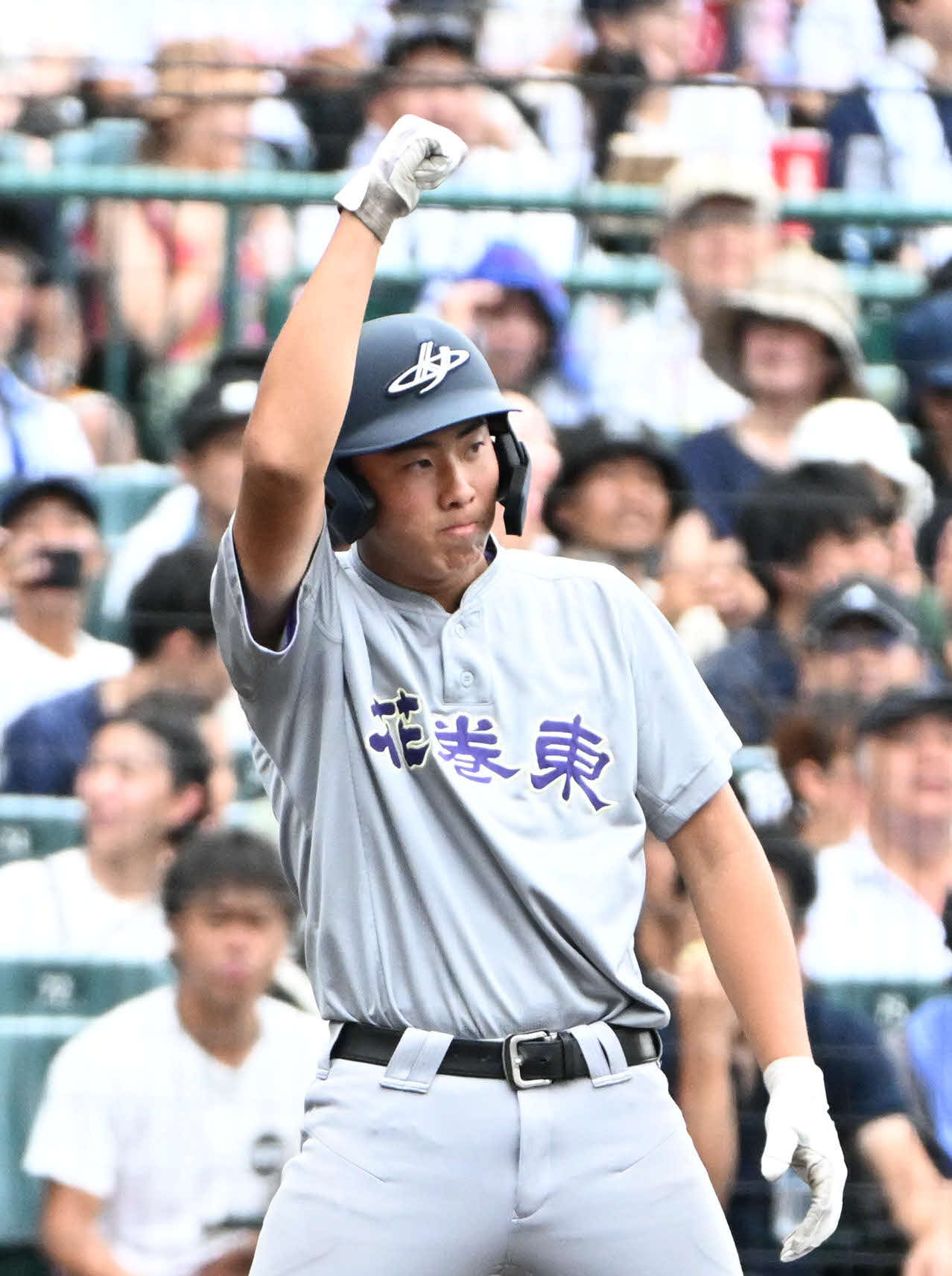 花巻東対智弁学園　1回表1死満塁、千葉は先制の左適時二塁打を放つ（撮影・石井愛子）