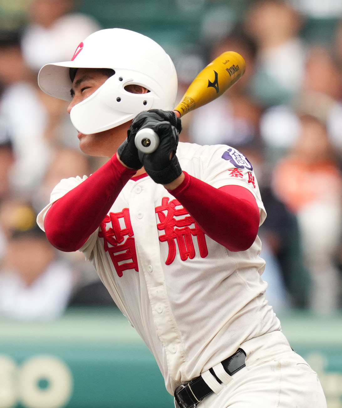 花巻東対智弁学園　2回裏智弁学園2死二塁、中前適時打を放つ高良（撮影・横山健太）