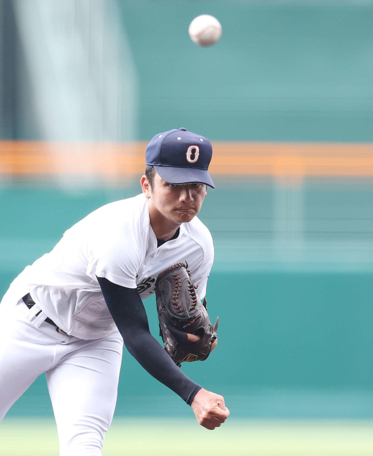 沖縄尚学対創成館　沖縄尚学先発の東恩納（撮影・宮地輝）