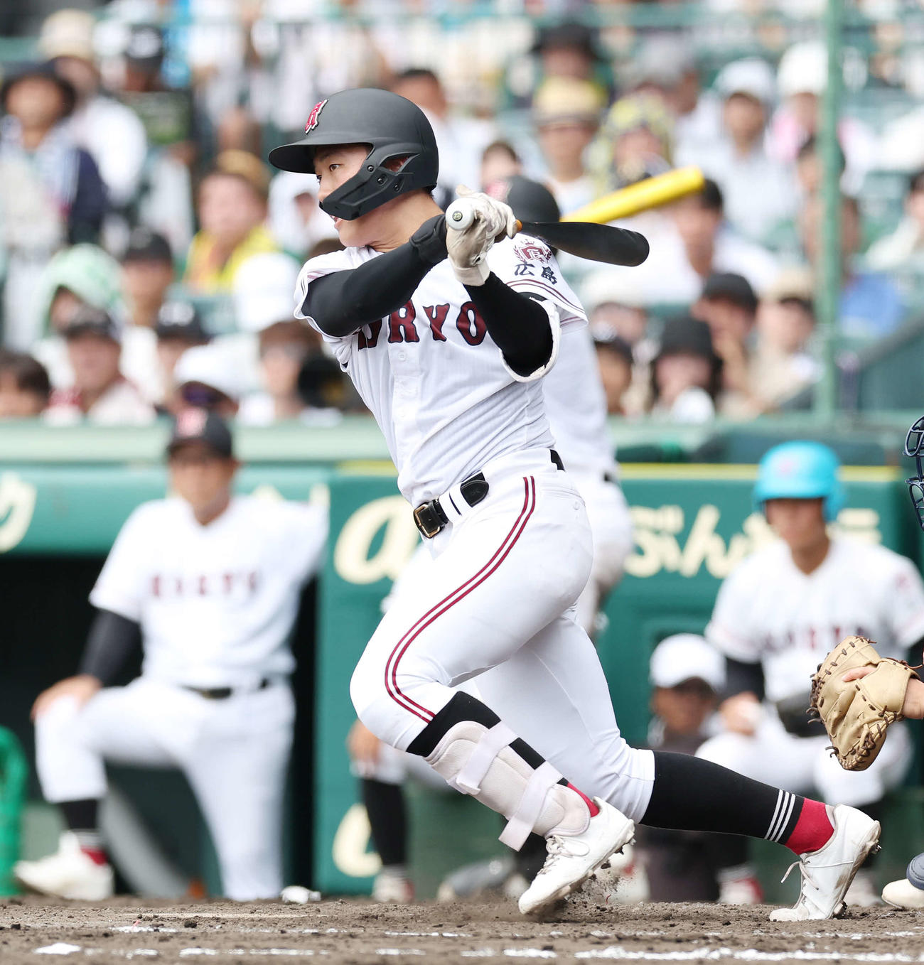 慶応対広陵　3回裏広陵2死二塁、左前適時打を放つ小林（撮影・宮地輝）