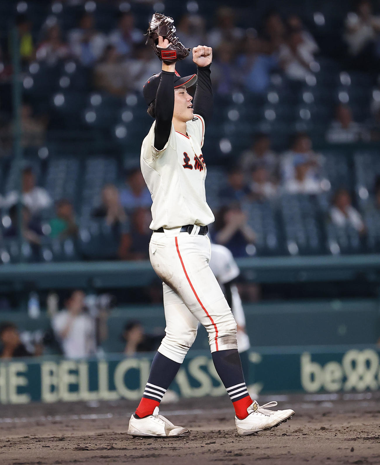 専大松戸対土浦日大　専大松戸に勝利し、ガッツポーズをする土浦日大・藤本（撮影・藤尾明華）