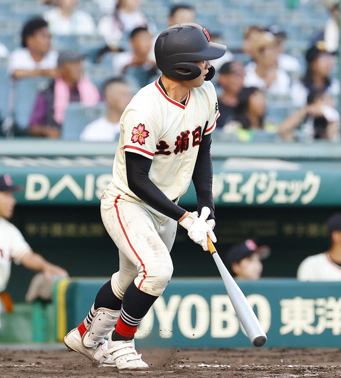 専大松戸対土浦日大　4回裏土浦日大2死一、二塁、香取は左前に同点の適時打を放つ（撮影・藤尾明華）