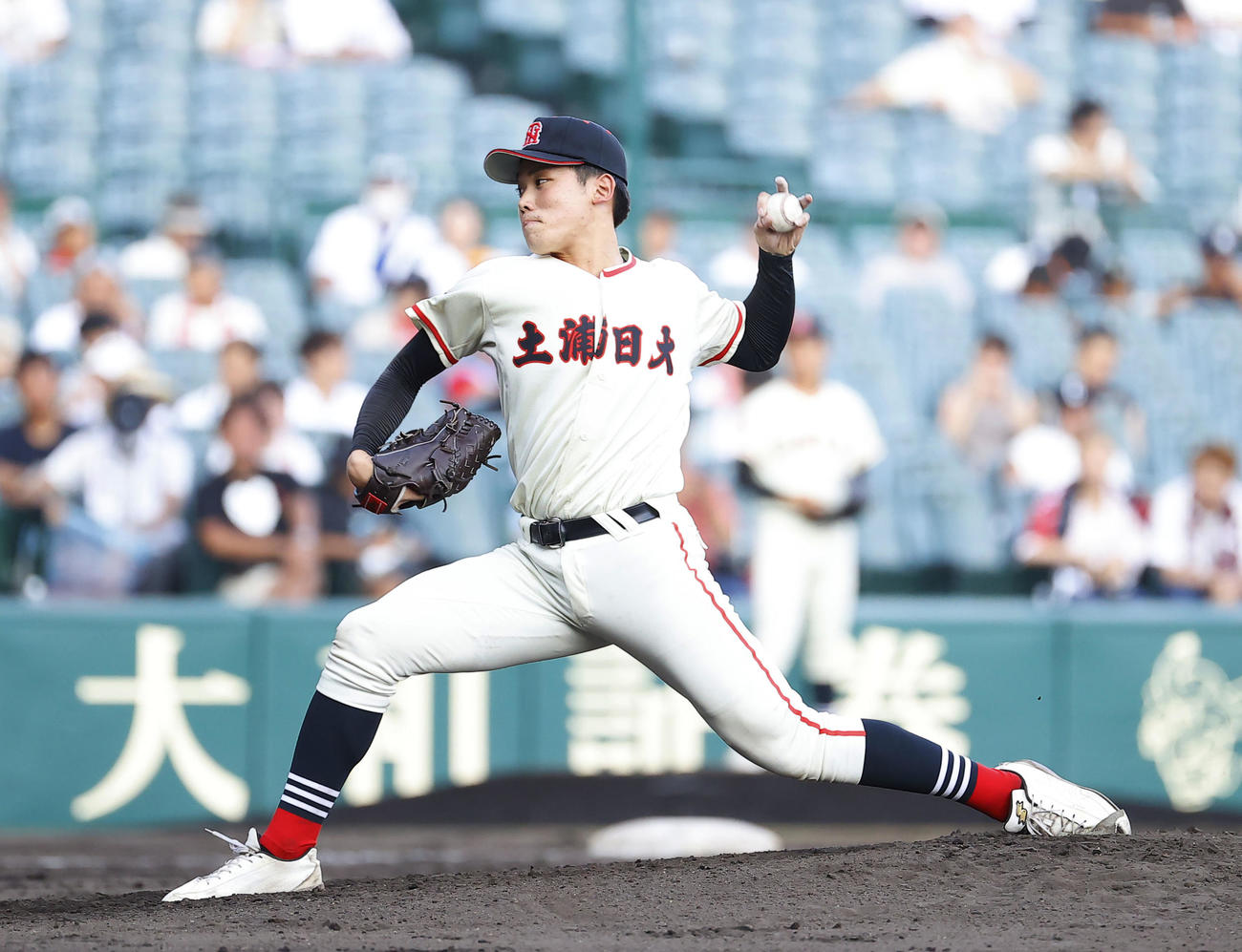 専大松戸対土浦日大　3回途中3番手で登板した土浦日大藤本（撮影・藤尾明華）