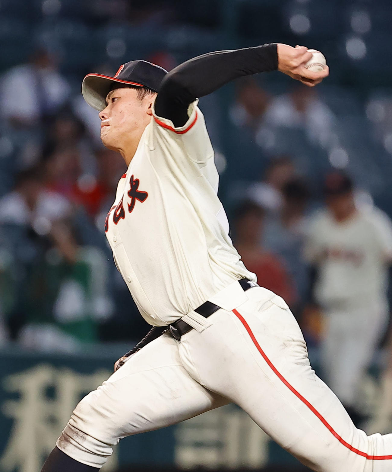 専大松戸対土浦日大　3回途中3番手で登板した土浦日大藤本（撮影・藤尾明華）