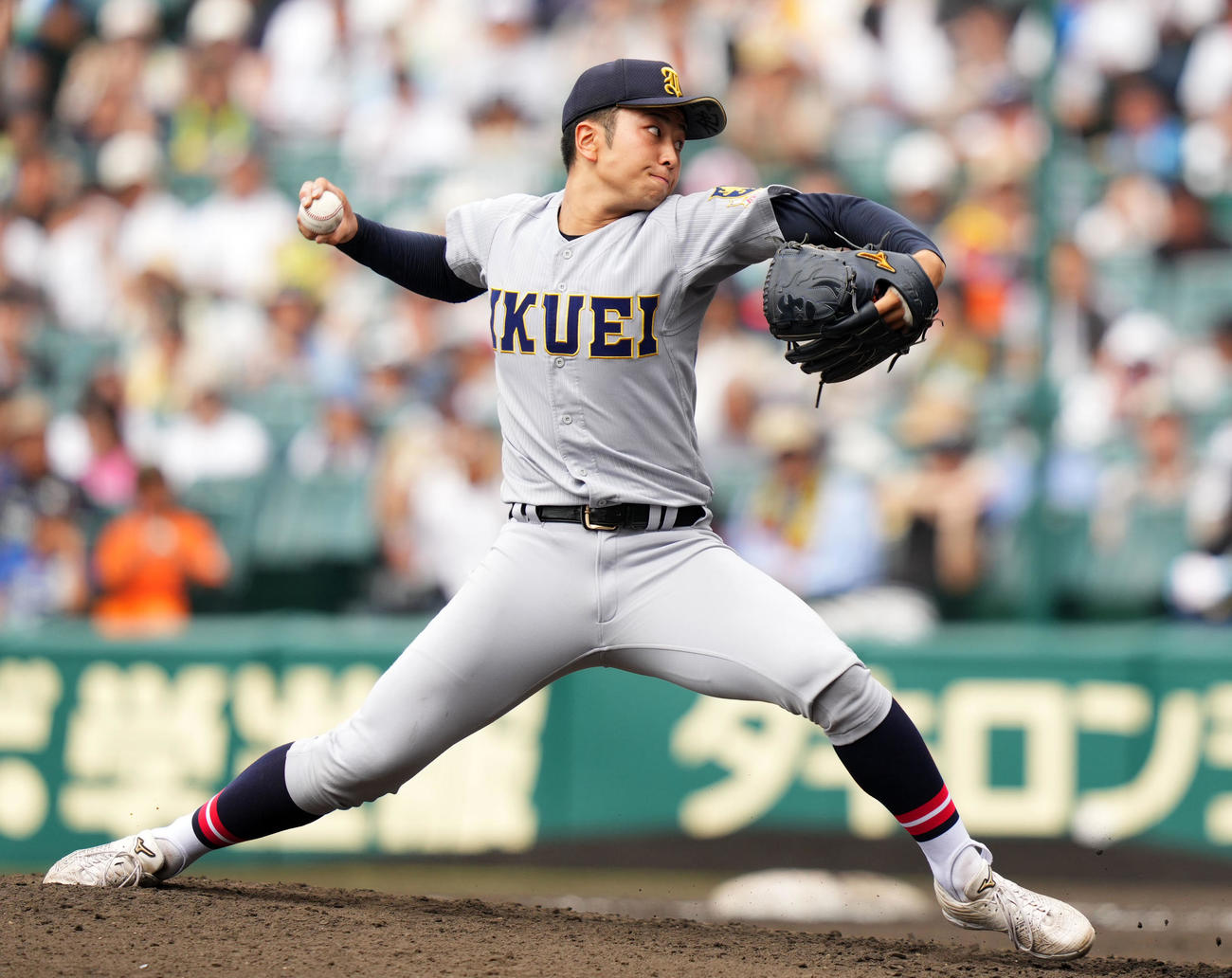 仙台育英対履正社　6回裏から登板した仙台育英・高橋（撮影・横山健太）