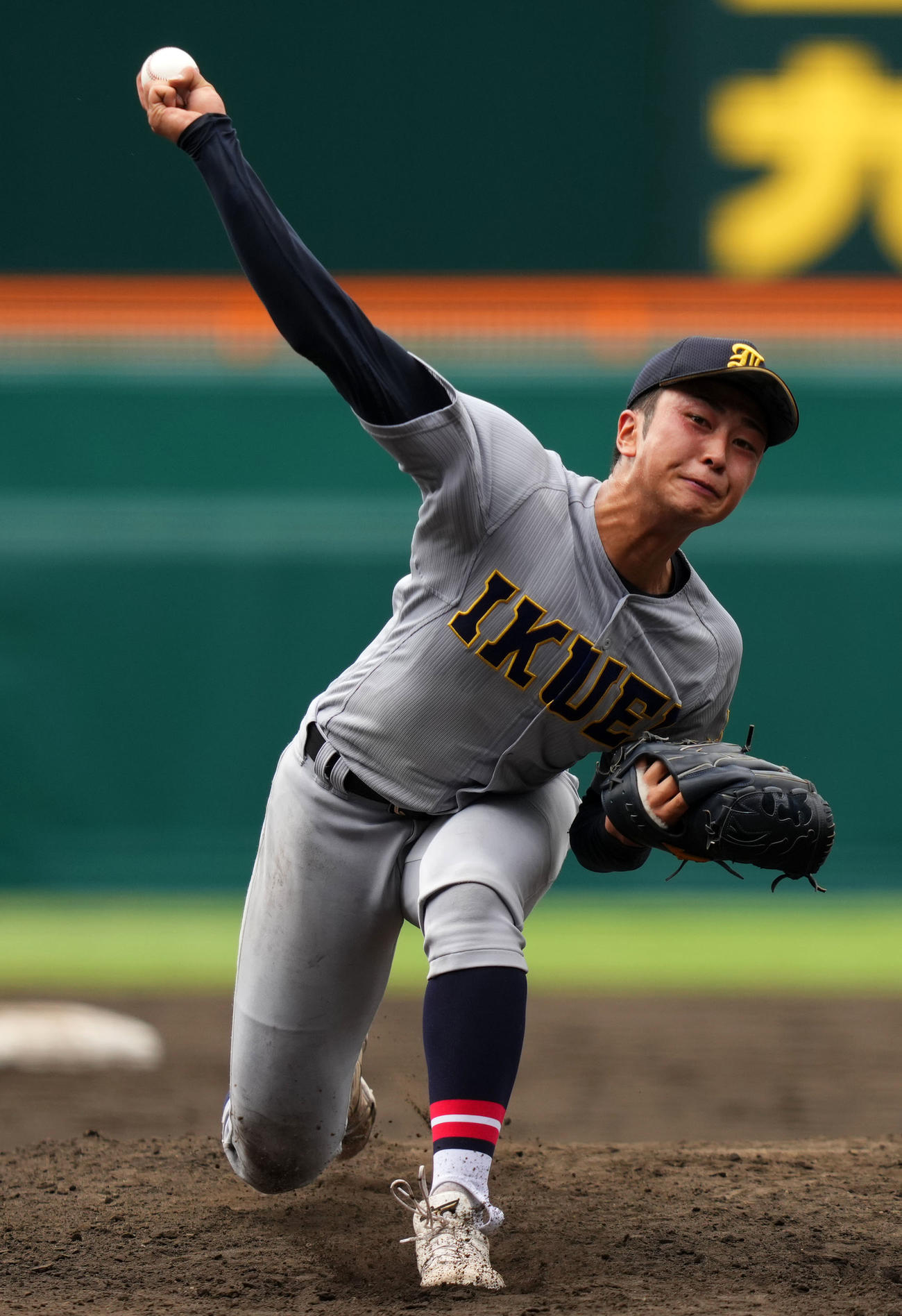 仙台育英対履正社　6回裏から登板した仙台育英・高橋（撮影・横山健太）