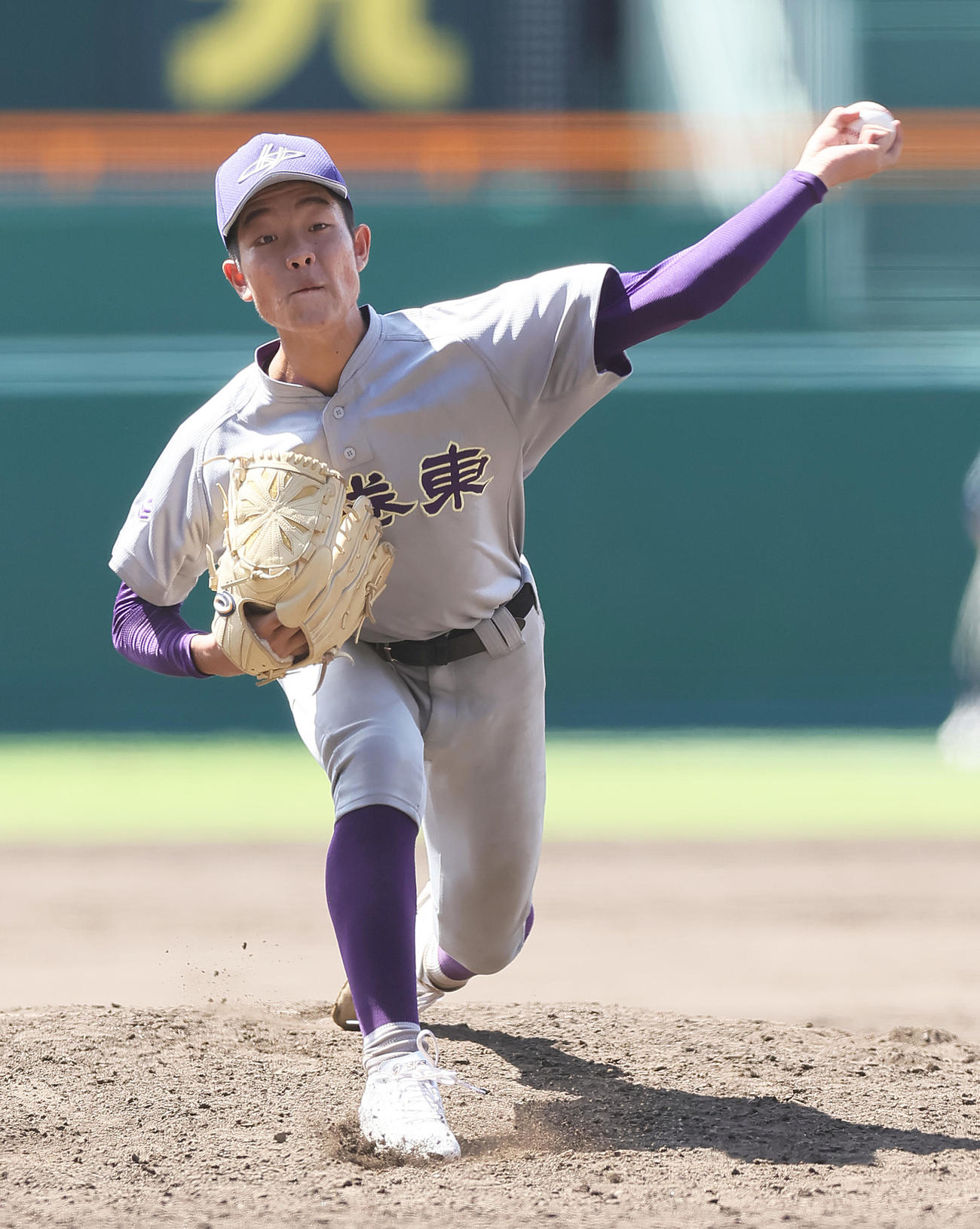 8月8日、1回戦の宇部鴻城対花巻東　花巻東・葛西陸の投球はスリークオーター気味に見える