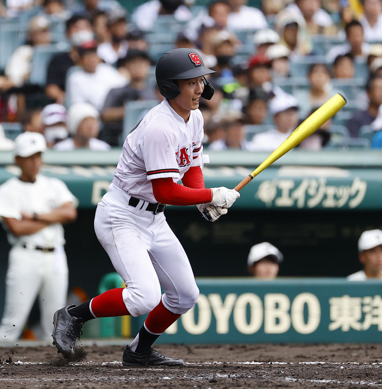 日大三対おかやま山陽　5回裏おかやま山陽2死満塁、西野は中前に適時打を放つ（撮影・藤尾明華）