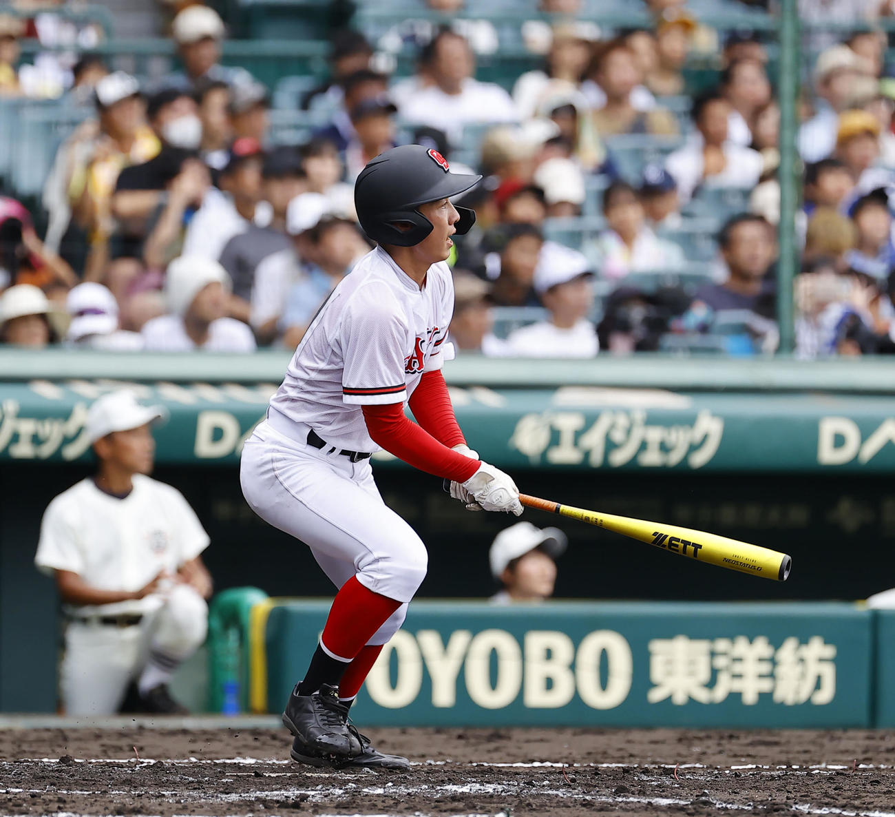 日大三対おかやま山陽　2回表おかやま山陽1死二塁、西野は左中間に適時二塁打を放つ（撮影・藤尾明華）
