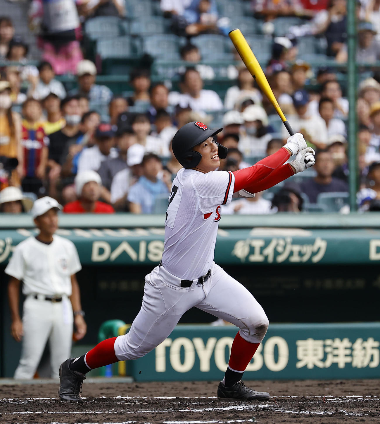 日大三対おかやま山陽　1回表おかやま山陽1死二、三塁、土井研照は先制の中犠飛を放つ（撮影・藤尾明華）