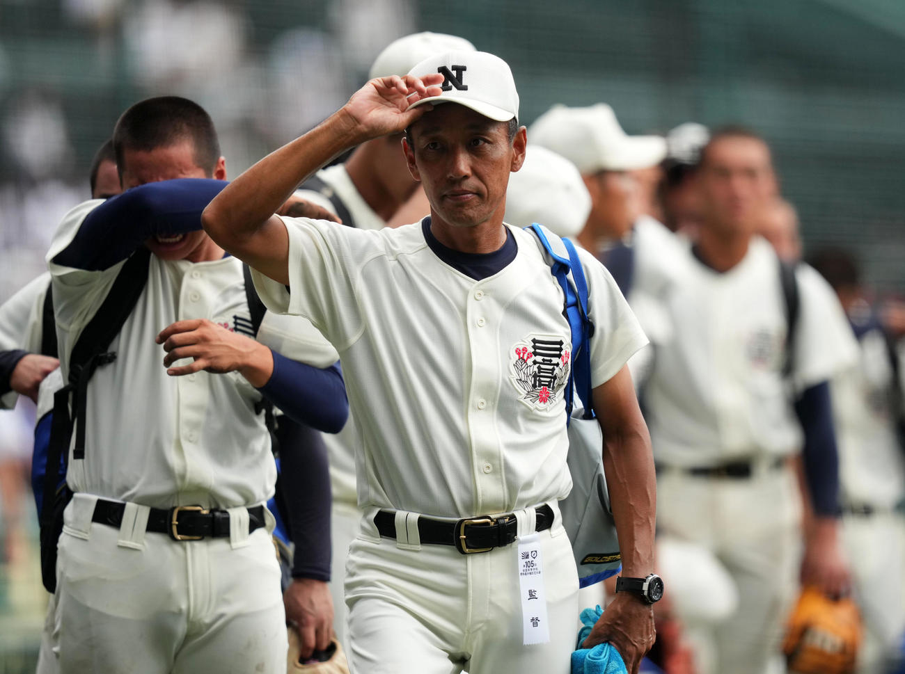 日大三対おかやま山陽　甲子園を後にする日大三・三木監督（撮影・横山健太）