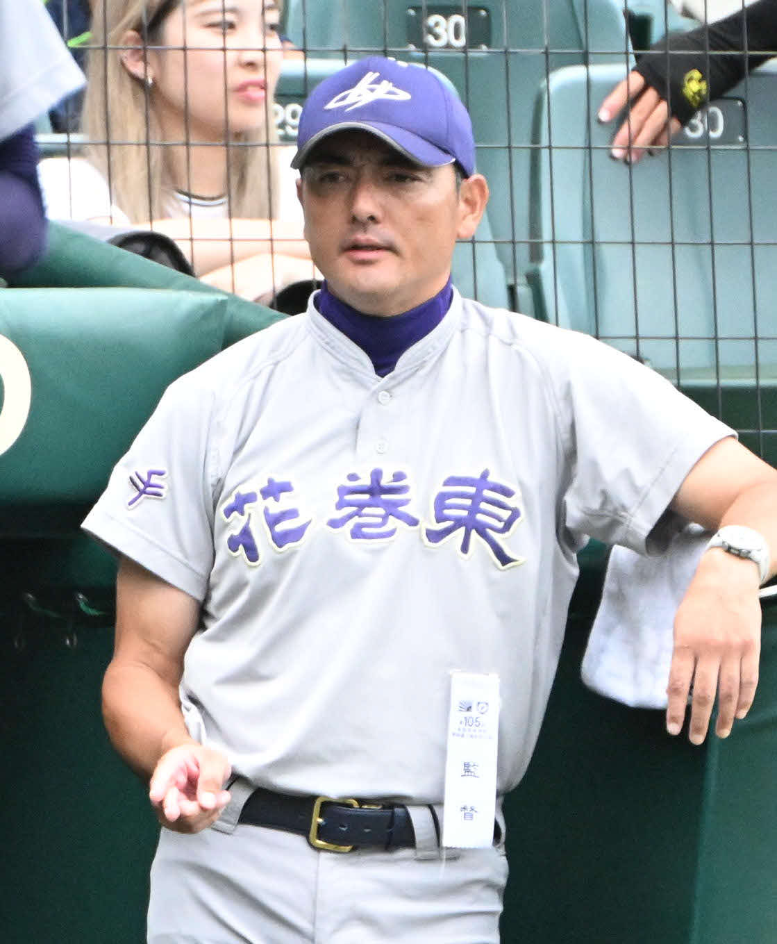 花巻東対智弁学園　戦況を見守る花巻東の佐々木監督（撮影・石井愛子）