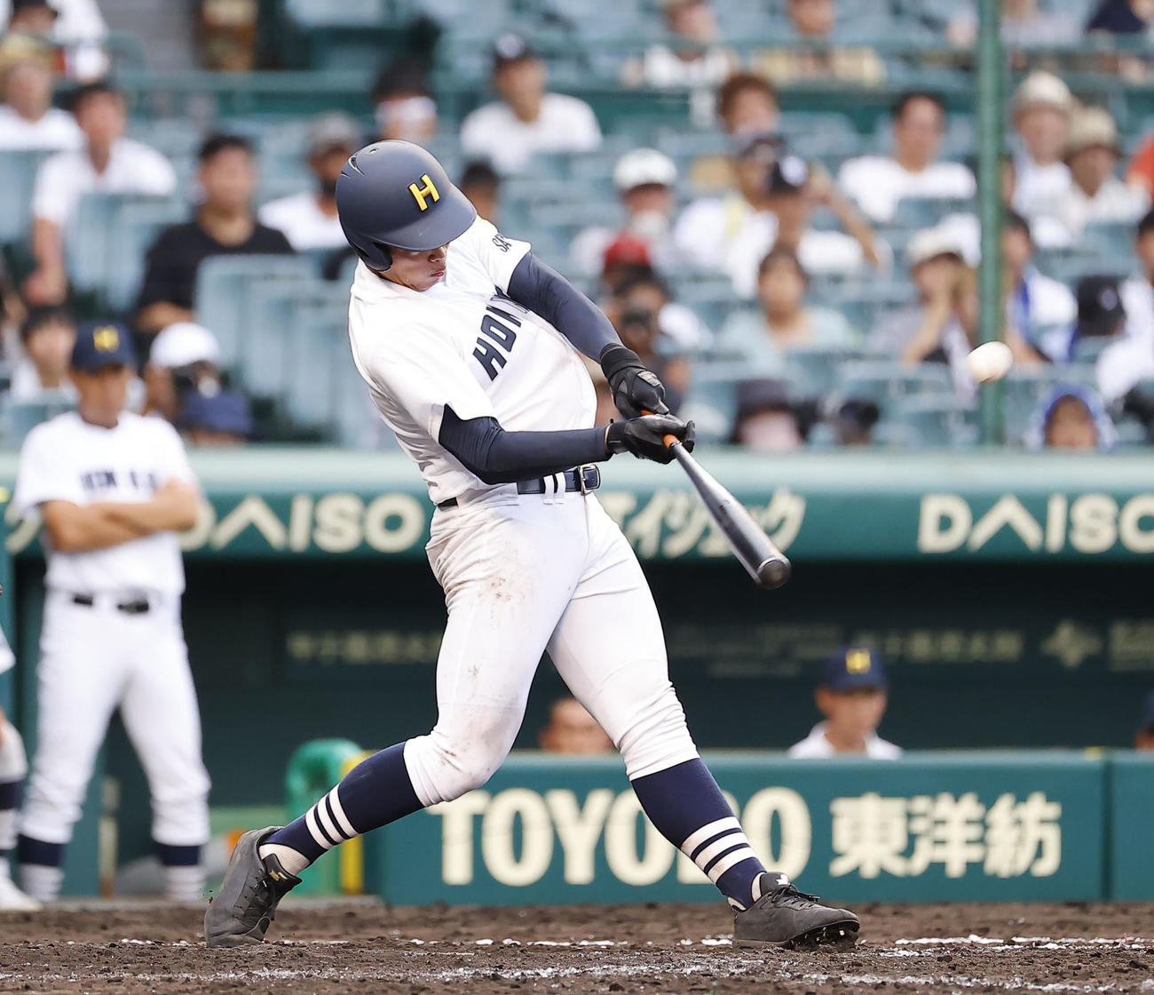 神村学園対北海　5回裏北海1死二塁、熊谷は左越えに2点本塁打を放つ（撮影・藤尾明華）