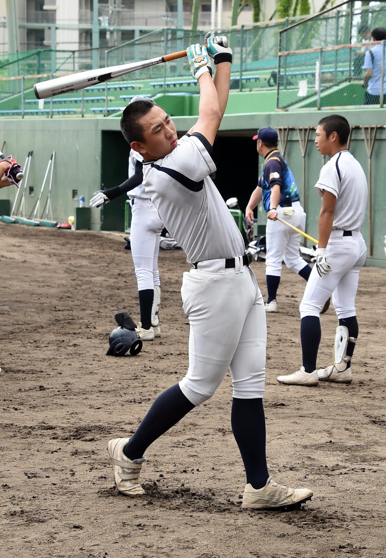 トス打撃をする八戸学院光星・中沢恒（撮影・山田愛斗）